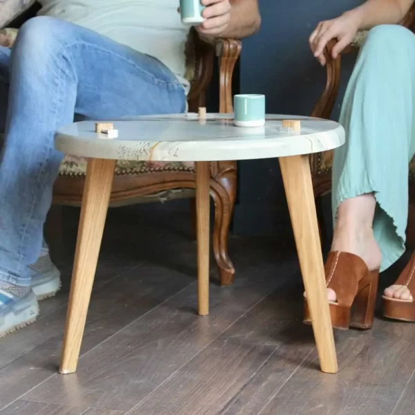 Petite table ronde en marbre recyclé, éco-friendly